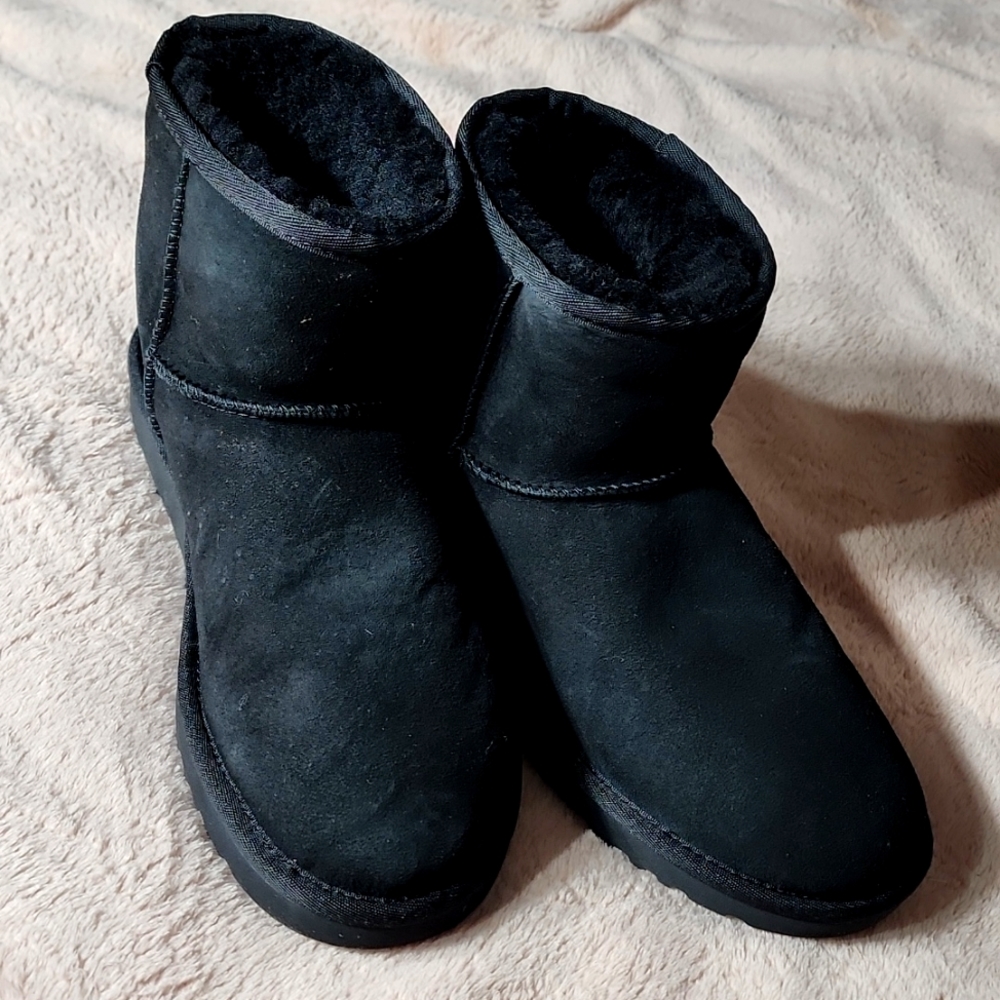 Mens classic mini black Ugg boots size 7